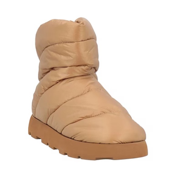 PIUMESTUDIO
Ankle boots nwt / box - Picture 1 of 4